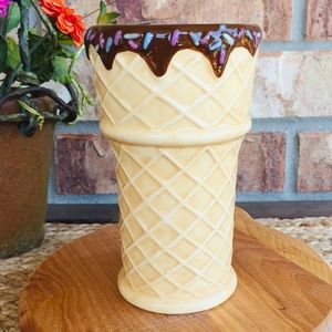 Oneida Ceramic Waffle Cone Cup with Sprinkles